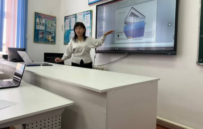 "Информатика сабағында жасанды интеллекті қолдану жолдары" тақырыбында жас мамандармен тәжірибе алмасу тренингін